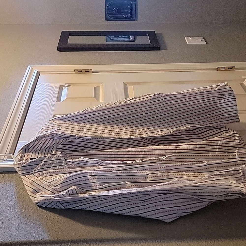 Claiborne XL White with pattern long sleeve button up